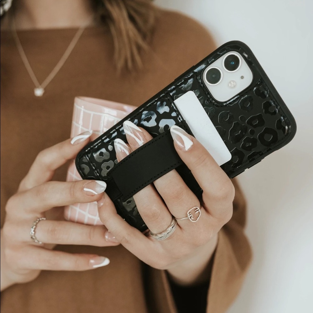 Blacked out leopard walli case. iPhone XR